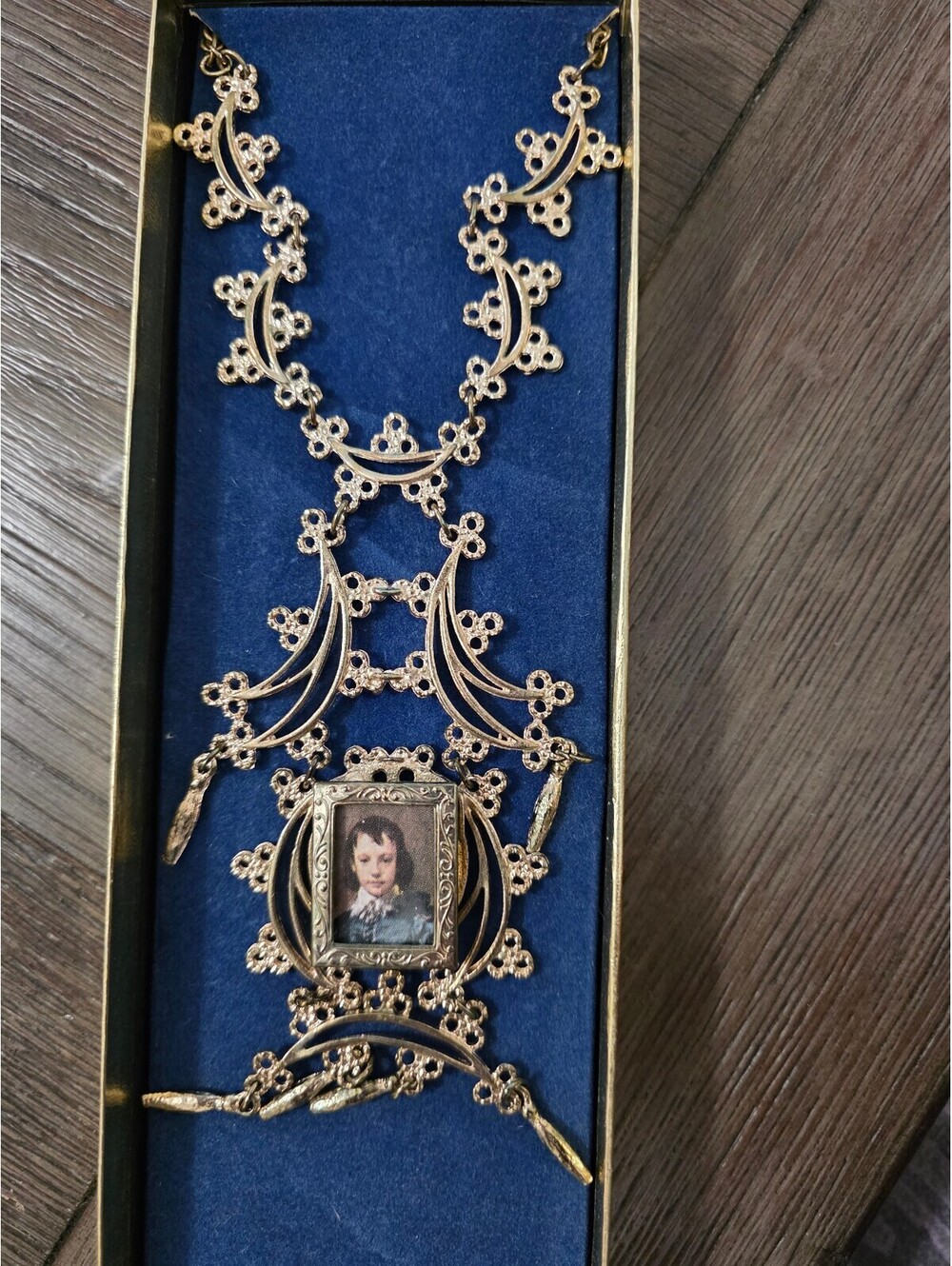 Vintage Madeira Creations Portrait Pendant Necklace